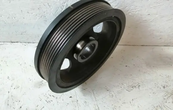 Toyota Avensis T250 Crankshaft pulley 134080R011
