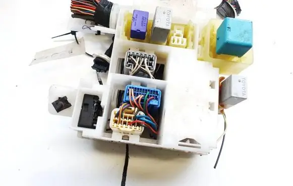 Toyota Corolla E120 E130 Fuse box set 7019ta1 009925304ke5