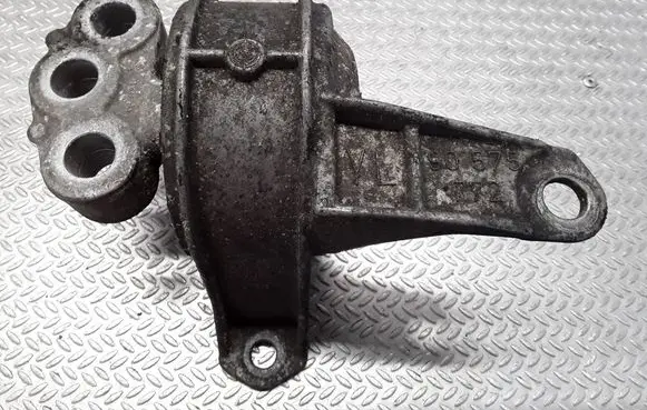 Opel Zafira A Engine mount bracket 90575772