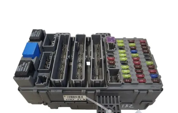 Honda Civic Fuse module E0609JBU 060320 SMG012