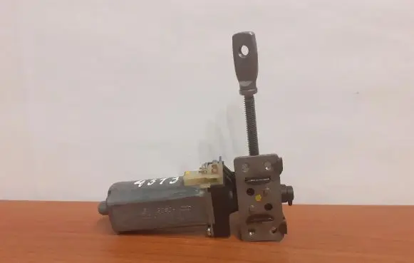 Mercedes-Benz S W221 Seat adjustment motor 0390203254 4313