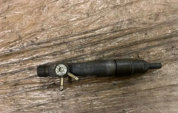 Audi A6 S6 C4 4A Fuel injector 046130201E 046130