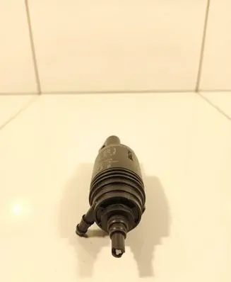 BMW 1 E81 E87 Windscreen/windshield washer pump 7199567 23537610