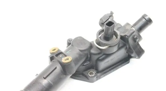 Nissan Qashqai Thermostat housing 110602770R