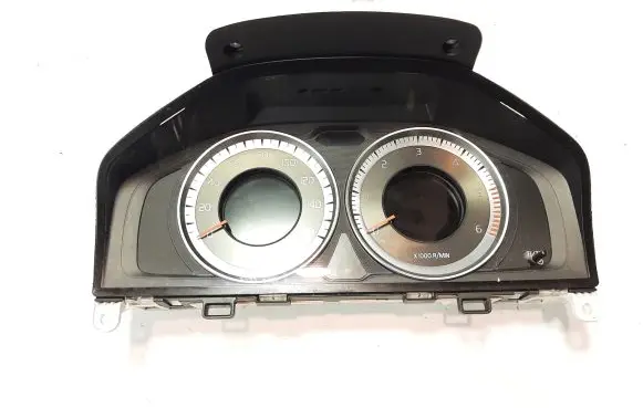 Volvo XC70 Speedometer (instrument cluster) 31343330AA 36001841
