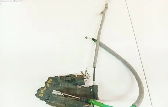BMW 3 E46 Front door lock 