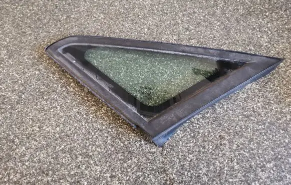 Ford Focus C-MAX Front triangle window/glass 