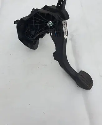Opel Combo E Clutch pedal 9820886180 107F387