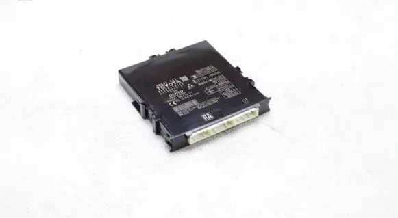 Toyota RAV 4 (XA40) Keyless (KESSY) go control unit/module 8999042110