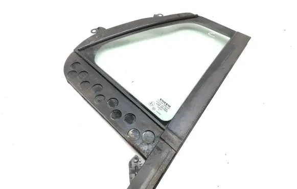Volvo V60 Rear vent window glass 43R001565 E000001 DOT459AS2M540