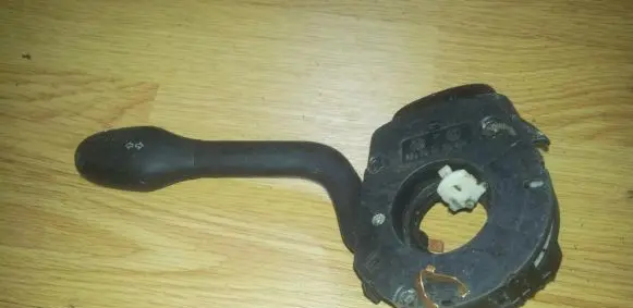 Volkswagen Golf III Indicator stalk d0tsaeqb91