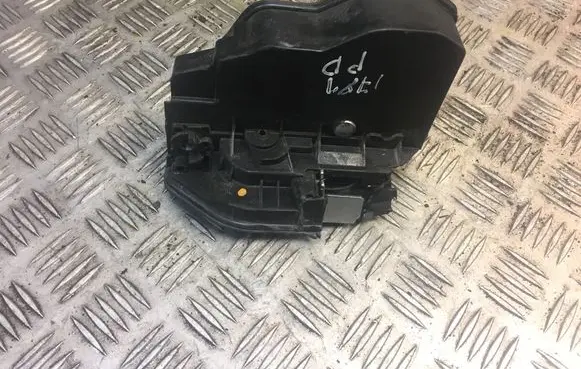 BMW 2 F22 F23 Front door lock 7202150
