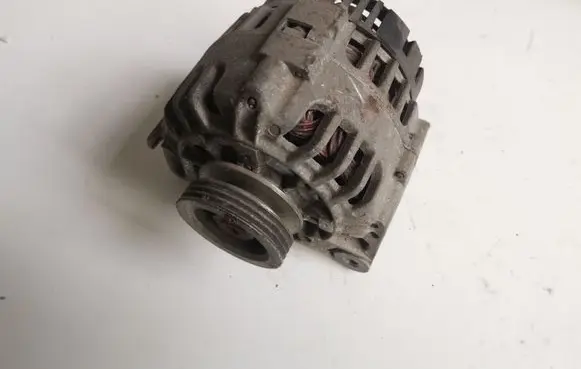 Dacia Sandero Generator/alternator 8200660044A