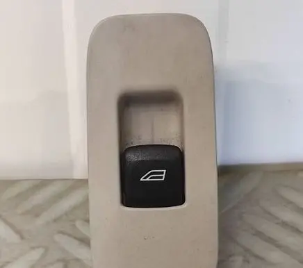 Volvo V40 Electric window control switch 31394840 13W254