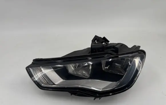 Audi A3 S3 8V Headlight/headlamp 8V0941003A