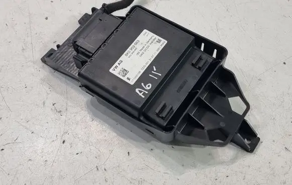 Audi A6 S6 C7 4G Voltage converter/converter module 8K0959663