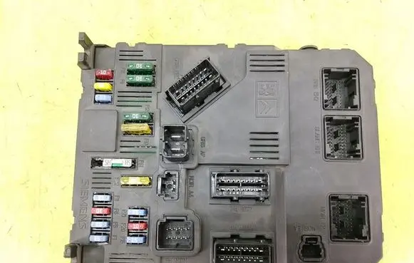 Peugeot 407 Comfort/convenience module 9655221180