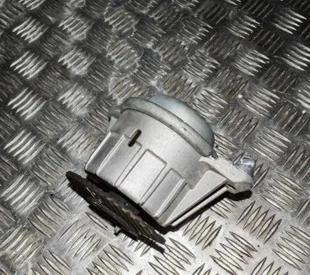 Mercedes-Benz E A207 Engine mount bracket A2072400317