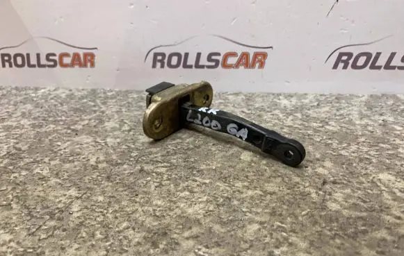 Mitsubishi L200 Rear door check strap stopper