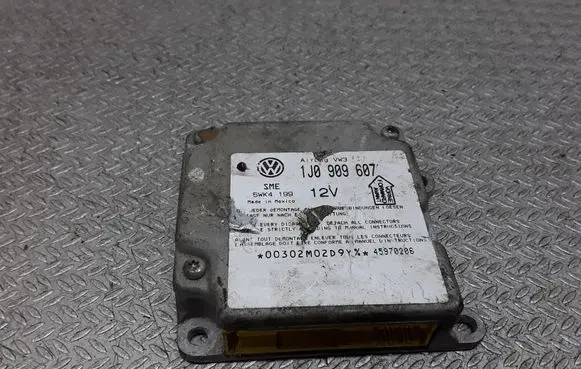 Volkswagen PASSAT B5 Airbag control unit/module 1J0909607 5WK4199