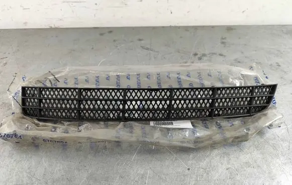 Volvo XC90 Front bumper lower grill 8662996