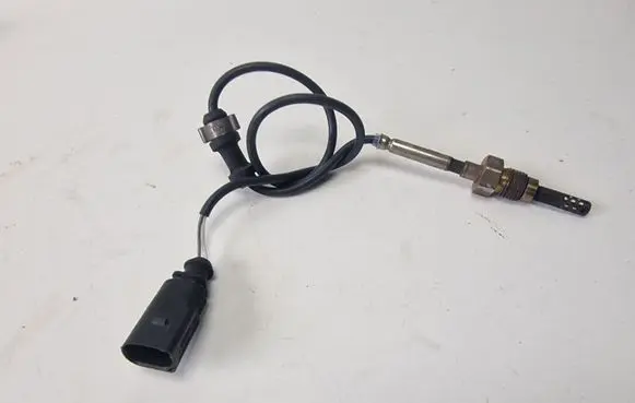 Audi A8 S8 D3 4E Exhaust gas temperature sensor 057906088