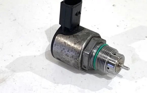 Audi Q8 Fuel pressure regulator 28523501