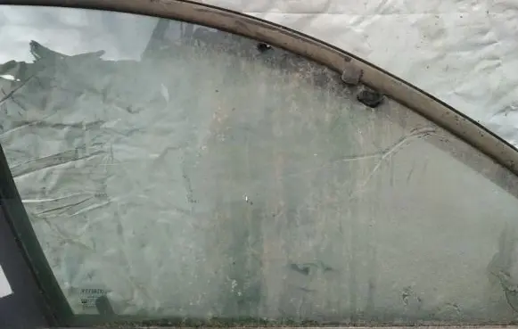Fiat Marea Front door window glass four-door