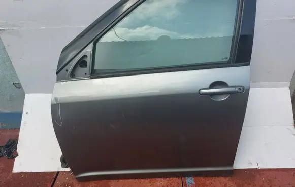 Suzuki Swift I Front door