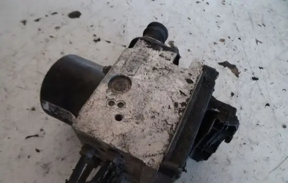 Volkswagen PASSAT B6 ABS Pump 3C0614109