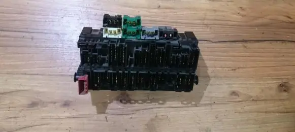 Volkswagen PASSAT B4 Fuse box set 357937039 nera