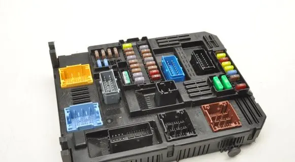 Peugeot 2008 II Fuse box set 9832881080