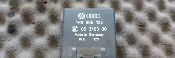 Audi A4 S4 B5 8D Other relay 1H0906123