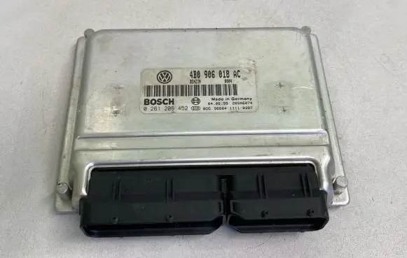 Volkswagen PASSAT B5 Engine control unit/module 4B0906018AC 0261206452