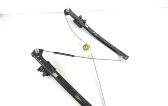 Front window lifting mechanism without motor