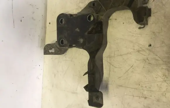 Renault Scenic II - Grand scenic II Front bumper mounting bracket 8200137496
