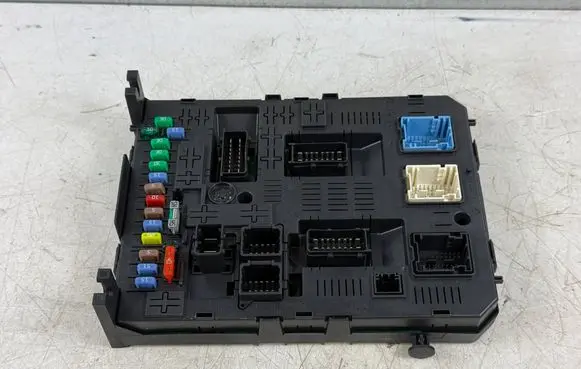 Peugeot 3008 I Fuse box set 28119759-5