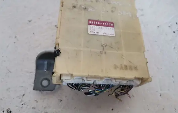 Toyota Avensis T220 Other control units/modules 8865044170