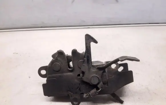 Lexus IS 200-300 Engine bonnet/hood lock/catch