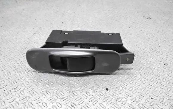 Mitsubishi Lancer Electric window control switch 8608A100