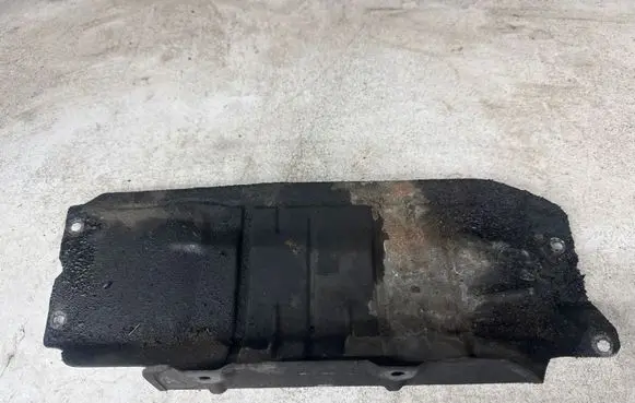 Mercedes-Benz C W204 Air filter cleaner box bracket assembly A6460940720