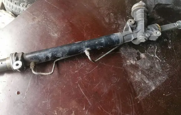 Volkswagen PASSAT B5.5 Steering rack 8D1422072