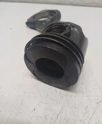 Mercedes-Benz CLS C219 Piston with connecting rod 0830923