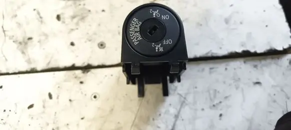 BMW 5 E60 E61 Passenger airbag on/off switch 6974643