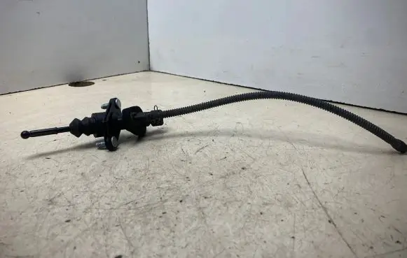 Opel Meriva A Clutch master cylinder kg15501tp01