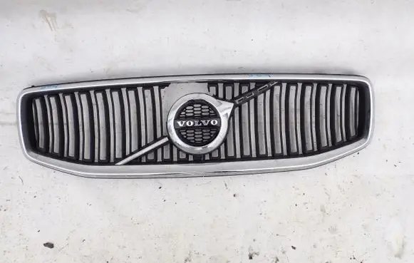 Volvo V60 Front bumper upper radiator grill 32132224