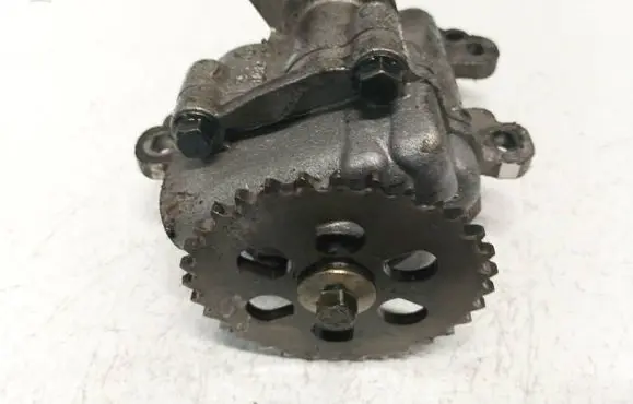 Ford Mondeo Mk III Oil pump 1s7q6600 070905165