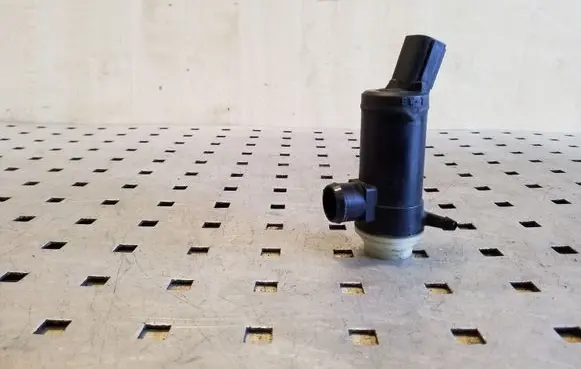 Subaru XV Windscreen/windshield washer pump 202132