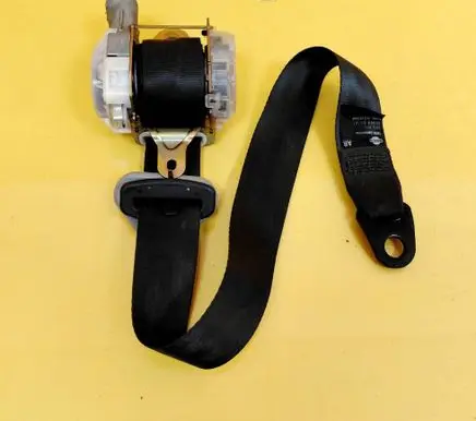 Nissan Micra Front seatbelt 33028559