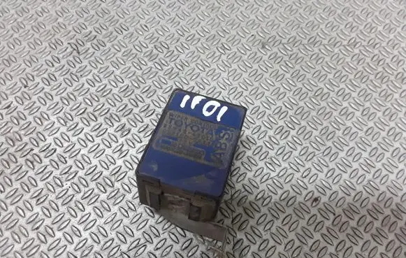 Toyota RAV 4 (XA10) Window wiper relay 8594042010